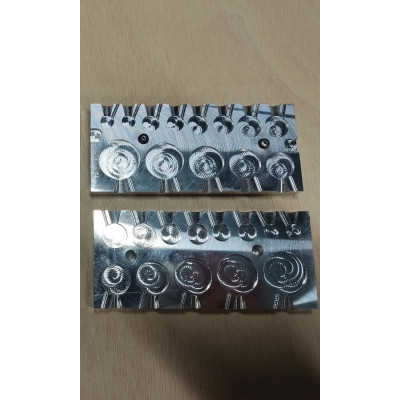 Molde aluminio mecanizado monedas 8-10-12-14-16-18-20-22-24 mm 13 cavidades Molde aluminio mecanizado monedas 8-10-12-14-16-18-20-22-24 mm 13 cavidades